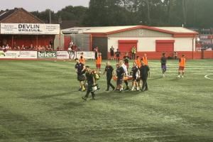 曼晚：曼联小将科内已经出院，此前在U21比赛中头部受伤被抬下场