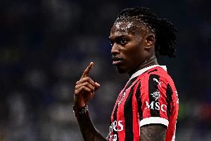 无大碍！记者：莱奥感到小腿肌肉僵硬，将于未来几天接受评估