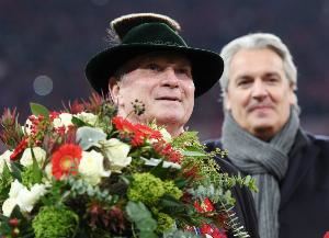 旧将：赫内斯为拜仁的人们付出一切 范加尔曾因换人在更衣室脱裤