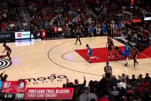 白热化!霍勒迪中投命中 开拓者获得全场首次领先