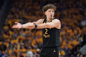 低迷!波杰姆斯基半场5投仅1中拿到2分出现2失误 正负值-18